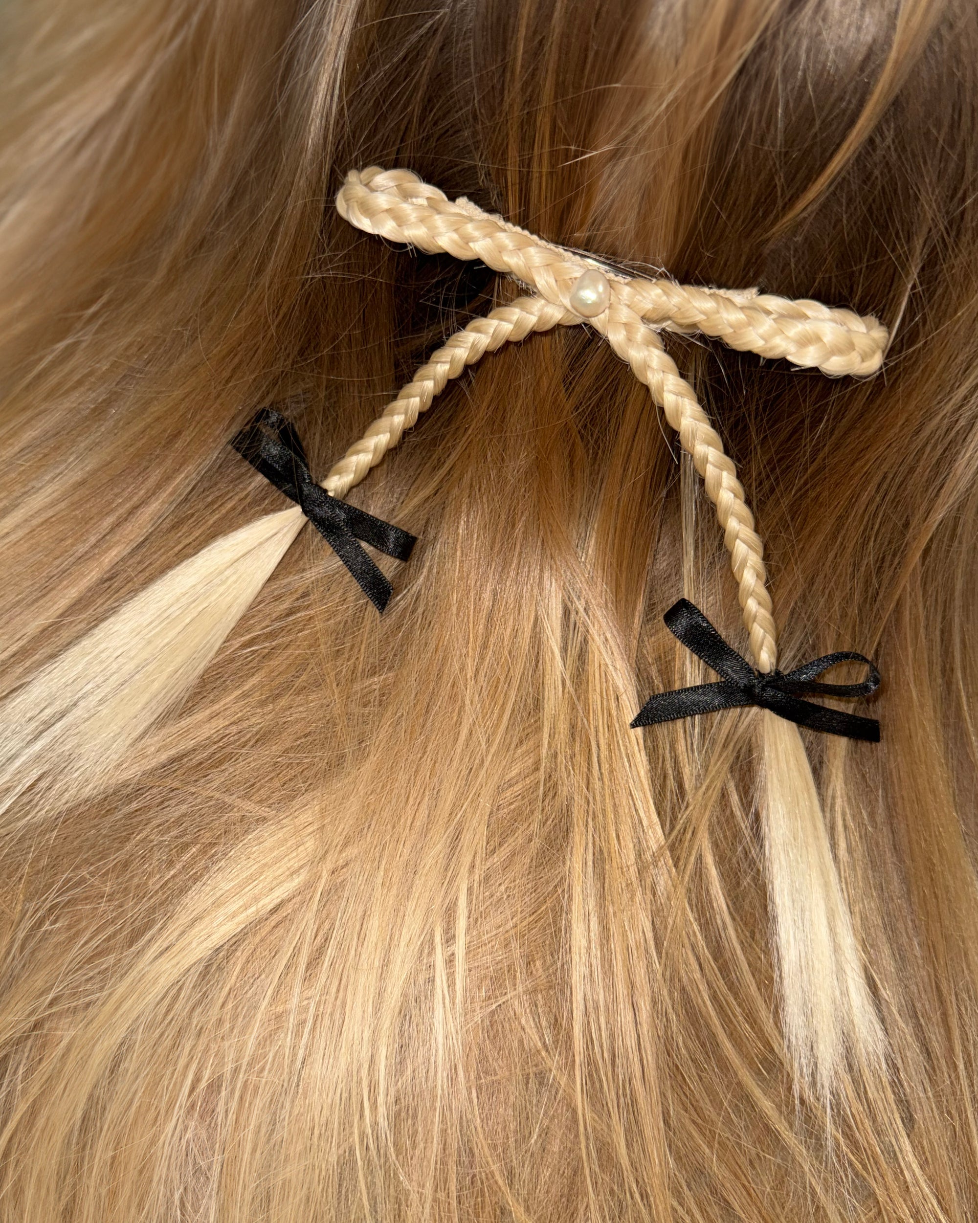 Mourning Hair Clip - Blonde